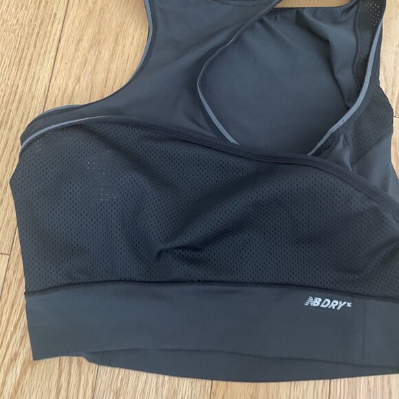 new balance running crop top - Picture 3 of 3